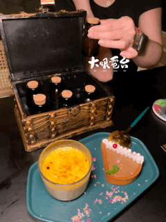 高雄特色酒吧推薦！「南喃至嶼 Nan Nan island」金綠色南洋風格，高雄捷運美麗島站 調酒風味驚艷！酒吧、下午茶、甜點、輕食皆有提供！ - 大眼電台 DaYan talk