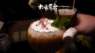 高雄特色酒吧推薦！「南喃至嶼 Nan Nan island」金綠色南洋風格，高雄捷運美麗島站 調酒風味驚艷！酒吧、下午茶、甜點、輕食皆有提供！ - 大眼電台 DaYan talk