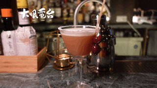 高雄特色酒吧推薦！「南喃至嶼 Nan Nan island」金綠色南洋風格，高雄捷運美麗島站 調酒風味驚艷！酒吧、下午茶、甜點、輕食皆有提供！ - 大眼電台 DaYan talk