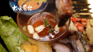 高雄特色酒吧推薦！「南喃至嶼 Nan Nan island」金綠色南洋風格，高雄捷運美麗島站 調酒風味驚艷！酒吧、下午茶、甜點、輕食皆有提供！ - 大眼電台 DaYan talk