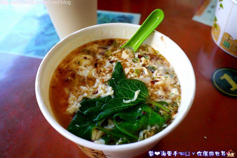 【花蓮美食】黎明紅茶♥大老遠就為了這碗泡麵，真的太美味了!!