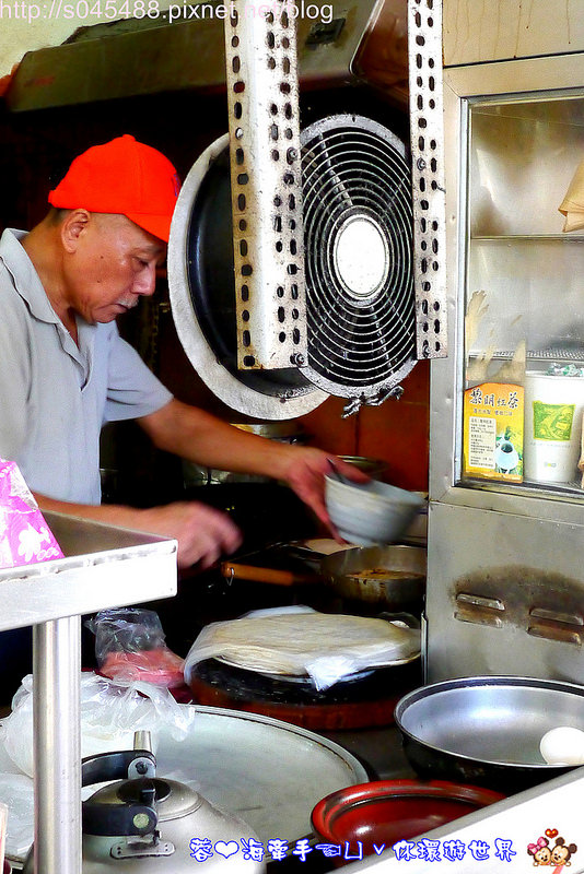 【花蓮美食】黎明紅茶♥大老遠就為了這碗泡麵，真的太美味了!!