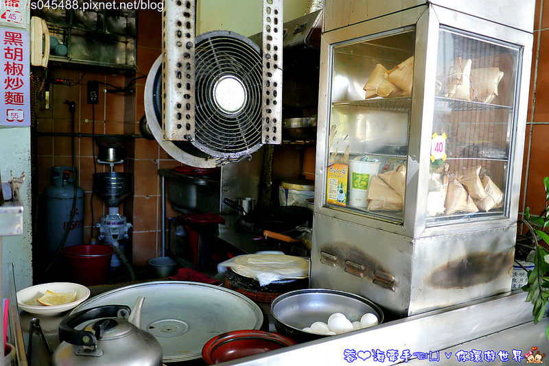 【花蓮美食】黎明紅茶♥大老遠就為了這碗泡麵，真的太美味了!!