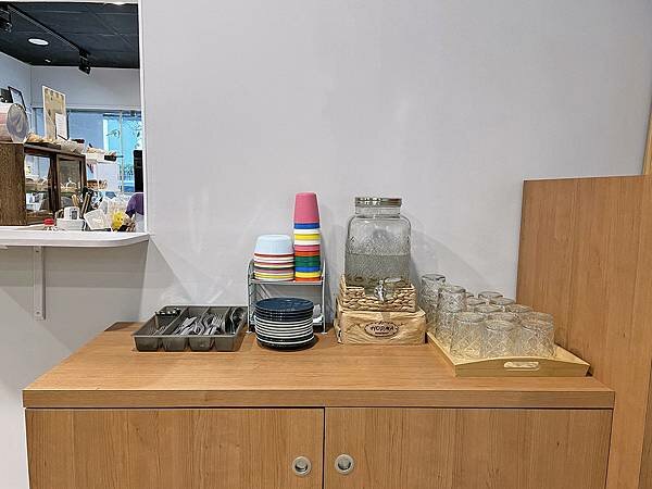 林口中山│職藝咖啡中山門市:安靜舒適的不限時質感咖啡店,看書辦公吃輕食│珍珠奶茶鬆餅、手做飯糰、百香果可爾必思氣泡飲【附菜單】