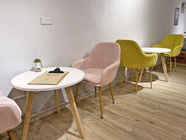 林口中山│職藝咖啡中山門市:安靜舒適的不限時質感咖啡店,看書辦公吃輕食│珍珠奶茶鬆餅、手做飯糰、百香果可爾必思氣泡飲【附菜單】