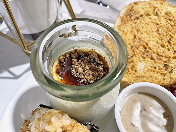 林口中山│職藝咖啡中山門市:安靜舒適的不限時質感咖啡店,看書辦公吃輕食│珍珠奶茶鬆餅、手做飯糰、百香果可爾必思氣泡飲【附菜單】