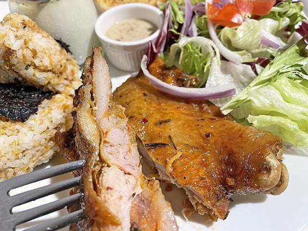 林口中山│職藝咖啡中山門市:安靜舒適的不限時質感咖啡店,看書辦公吃輕食│珍珠奶茶鬆餅、手做飯糰、百香果可爾必思氣泡飲【附菜單】