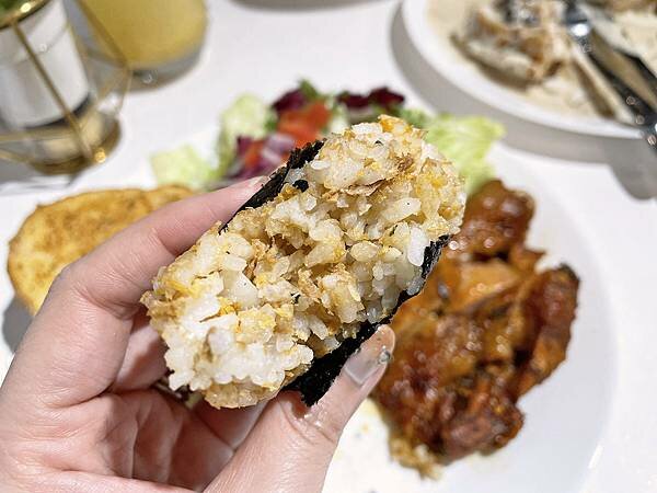 林口中山│職藝咖啡中山門市:安靜舒適的不限時質感咖啡店,看書辦公吃輕食│珍珠奶茶鬆餅、手做飯糰、百香果可爾必思氣泡飲【附菜單】