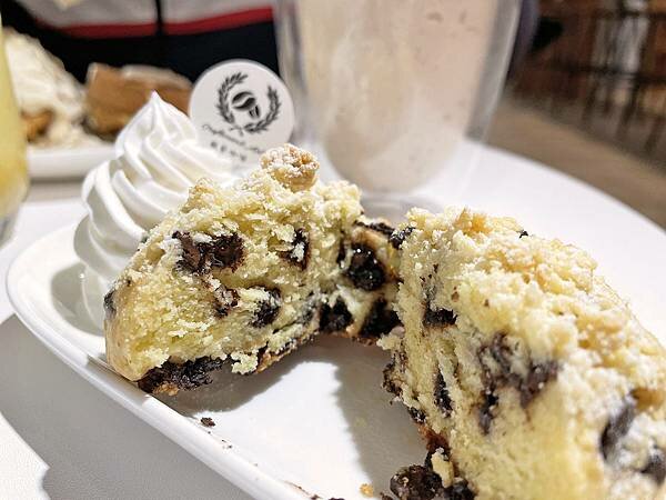 林口中山│職藝咖啡中山門市:安靜舒適的不限時質感咖啡店,看書辦公吃輕食│珍珠奶茶鬆餅、手做飯糰、百香果可爾必思氣泡飲【附菜單】