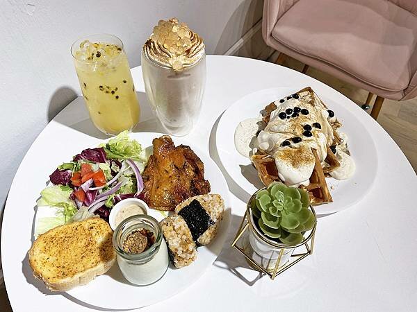 林口中山│職藝咖啡中山門市:安靜舒適的不限時質感咖啡店,看書辦公吃輕食│珍珠奶茶鬆餅、手做飯糰、百香果可爾必思氣泡飲【附菜單】