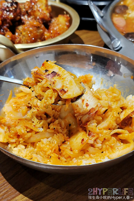 低調隱藏在透天民宅裡的韓式料理,韓式部隊鍋超大份吃起來好過癮!去高美溼地和鰲峰山走跳後可以順便來吃~