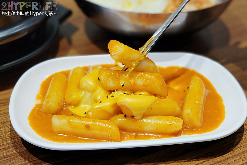 低調隱藏在透天民宅裡的韓式料理,韓式部隊鍋超大份吃起來好過癮!去高美溼地和鰲峰山走跳後可以順便來吃~