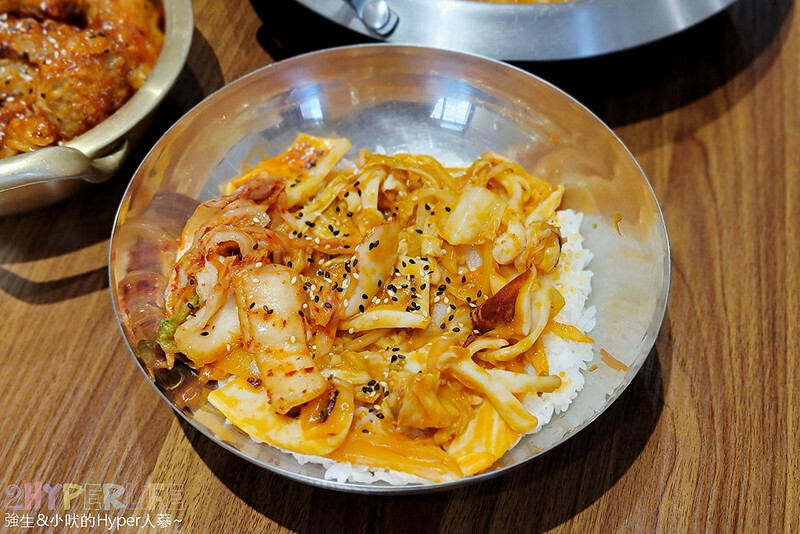 低調隱藏在透天民宅裡的韓式料理,韓式部隊鍋超大份吃起來好過癮!去高美溼地和鰲峰山走跳後可以順便來吃~