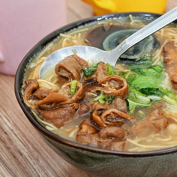 【新北五股】瑞龍早點 | 洲子洋重劃區新型態早餐，中西式早餐新選擇，漢堡、吐司、香酥蛋餅，肉燥飯、大腸麵線，內有菜單