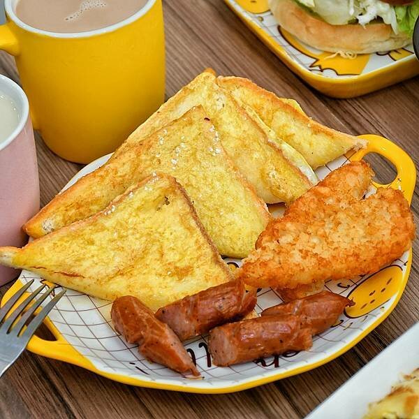 【新北五股】瑞龍早點 | 洲子洋重劃區新型態早餐，中西式早餐新選擇，漢堡、吐司、香酥蛋餅，肉燥飯、大腸麵線，內有菜單