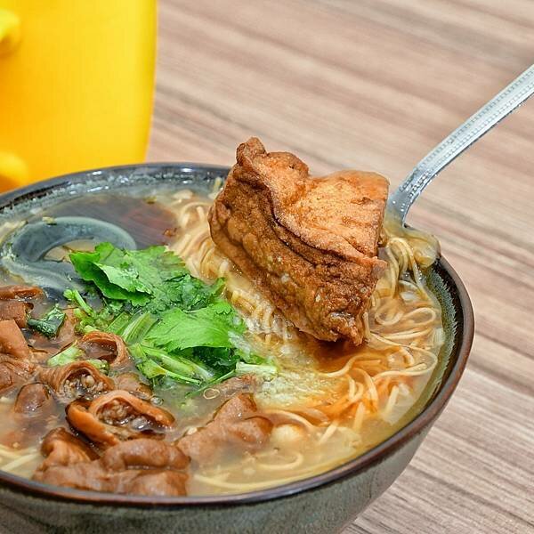 【新北五股】瑞龍早點 | 洲子洋重劃區新型態早餐，中西式早餐新選擇，漢堡、吐司、香酥蛋餅，肉燥飯、大腸麵線，內有菜單