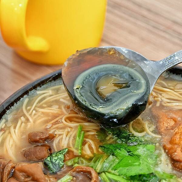 【新北五股】瑞龍早點 | 洲子洋重劃區新型態早餐，中西式早餐新選擇，漢堡、吐司、香酥蛋餅，肉燥飯、大腸麵線，內有菜單