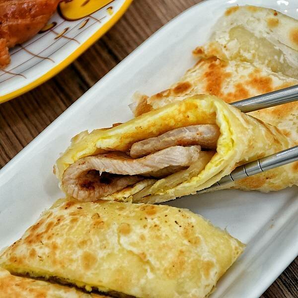 【新北五股】瑞龍早點 | 洲子洋重劃區新型態早餐，中西式早餐新選擇，漢堡、吐司、香酥蛋餅，肉燥飯、大腸麵線，內有菜單