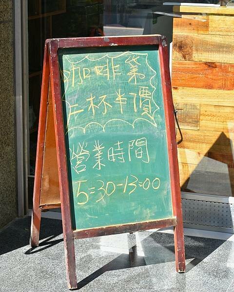 【新北五股】瑞龍早點 | 洲子洋重劃區新型態早餐，中西式早餐新選擇，漢堡、吐司、香酥蛋餅，肉燥飯、大腸麵線，內有菜單