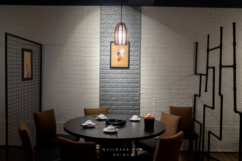 台北美食|辣鼎記麻辣火鍋。原.辣上癮 麻辣鴛鴦~麻辣鴨血豆腐無限續加超過癮,不吃辣香菜皮蛋湯頭也必點