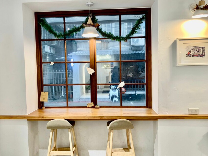 【台北】忠孝復興咖啡廳｜小島慢遊 複合式文創空間 咖啡X手做文創 輕食、工作坊、展覽的結合 台港文化連結交織出的幸福空間