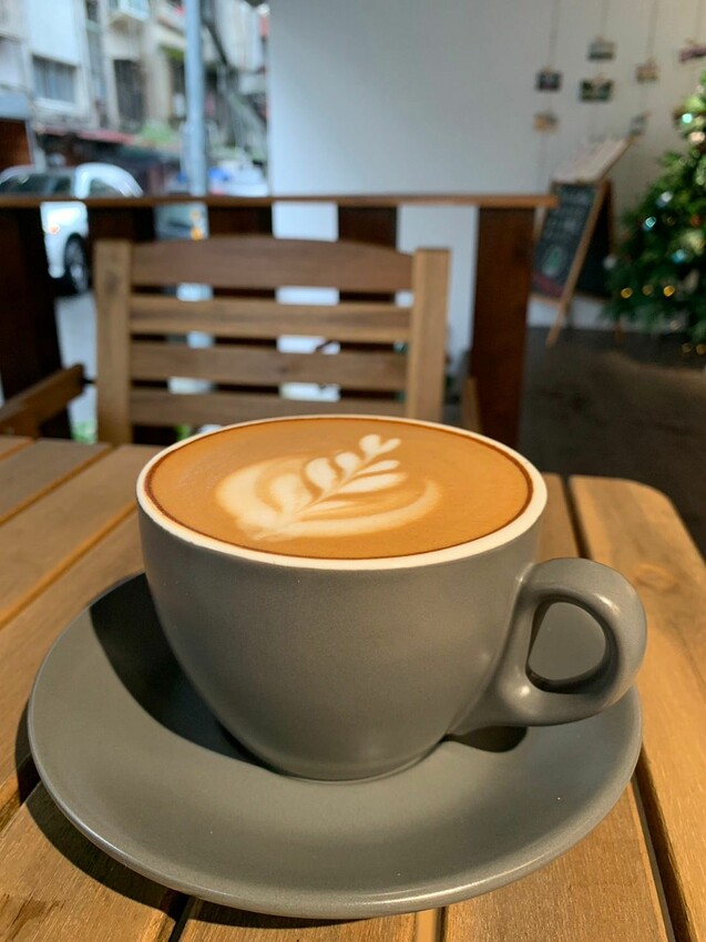 【台北】忠孝復興咖啡廳｜小島慢遊 複合式文創空間 咖啡X手做文創 輕食、工作坊、展覽的結合 台港文化連結交織出的幸福空間