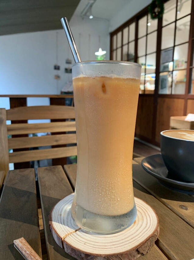 【台北】忠孝復興咖啡廳｜小島慢遊 複合式文創空間 咖啡X手做文創 輕食、工作坊、展覽的結合 台港文化連結交織出的幸福空間