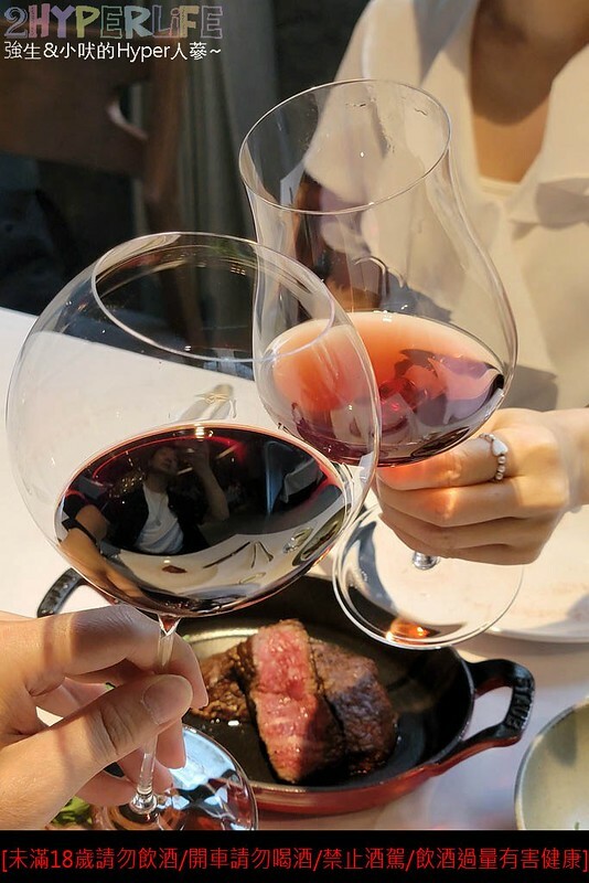 位於台中七期豪宅區的高檔牛排店，連續五年入選米其林指南推薦，適合慶生或情侶約會哦！