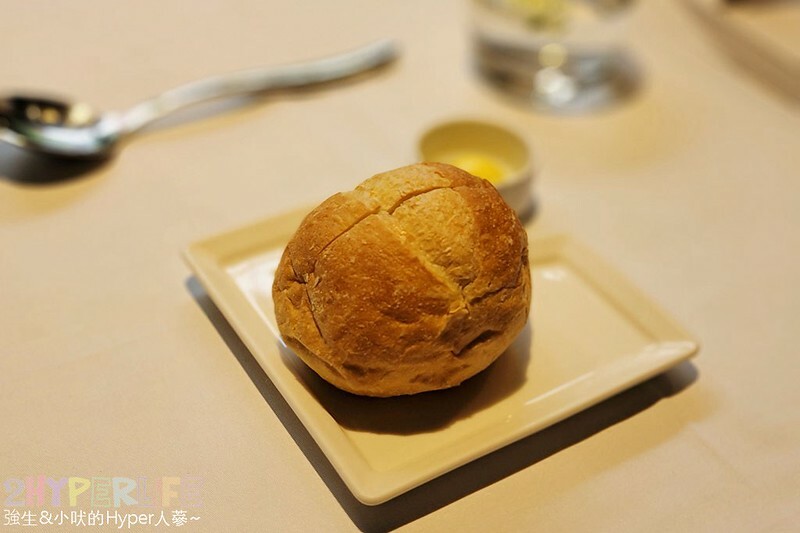 位於台中七期豪宅區的高檔牛排店，連續五年入選米其林指南推薦，適合慶生或情侶約會哦！