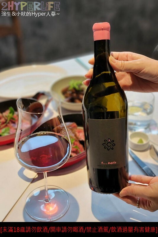 位於台中七期豪宅區的高檔牛排店，連續五年入選米其林指南推薦，適合慶生或情侶約會哦！