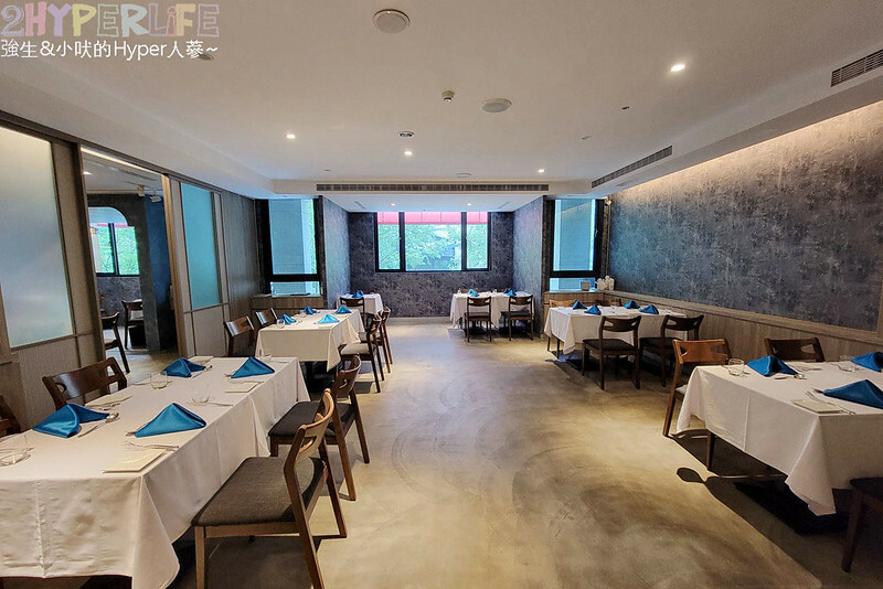 位於台中七期豪宅區的高檔牛排店，連續五年入選米其林指南推薦，適合慶生或情侶約會哦！