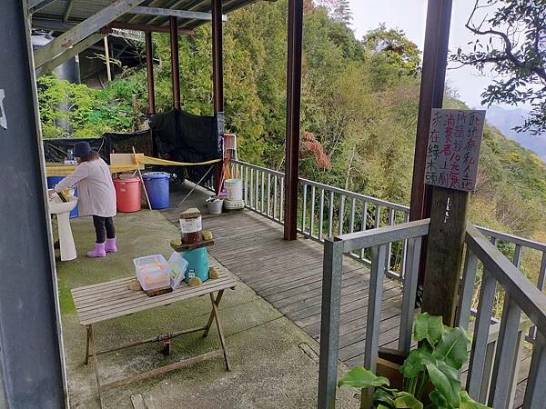 新竹尖石綠木頭景觀餐廳~看山嵐如何將絕美脆綠山脈淹沒~雲霧裊