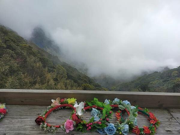 新竹尖石綠木頭景觀餐廳~看山嵐如何將絕美脆綠山脈淹沒~雲霧裊