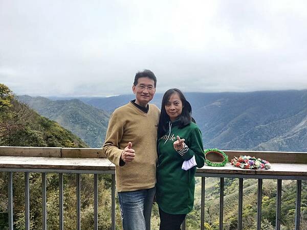 新竹尖石綠木頭景觀餐廳~看山嵐如何將絕美脆綠山脈淹沒~雲霧裊