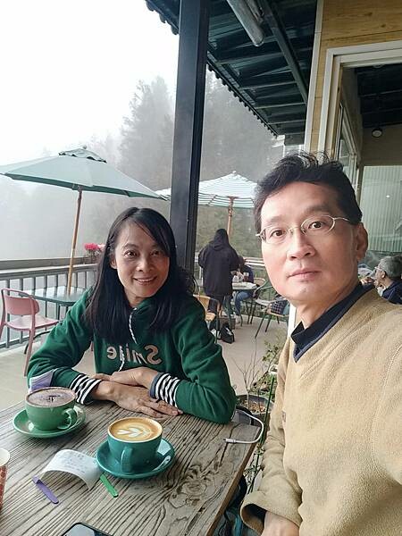 新竹尖石綠木頭景觀餐廳~看山嵐如何將絕美脆綠山脈淹沒~雲霧裊