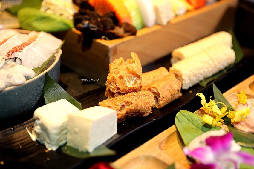 不到400元套餐 超過20種蔬菜鍋料 蔬菜熟食飲料無限吃到飽！專人服務剝蝦超享受｜昭日堂鍋煮