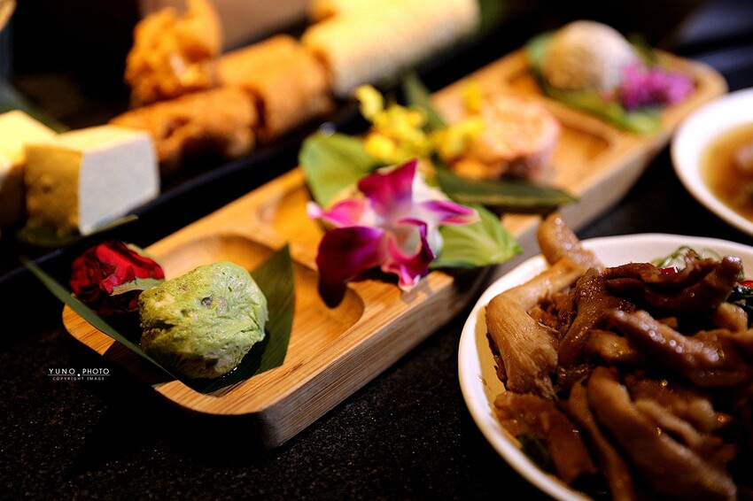 不到400元套餐 超過20種蔬菜鍋料 蔬菜熟食飲料無限吃到飽！專人服務剝蝦超享受｜昭日堂鍋煮