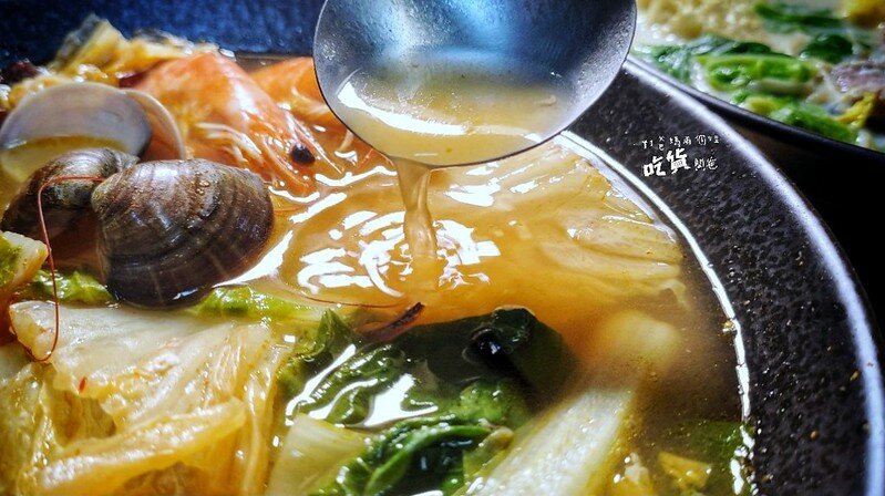 高雄三民區/高醫商圈美食/吉林夜市。旺旺鍋燒麵