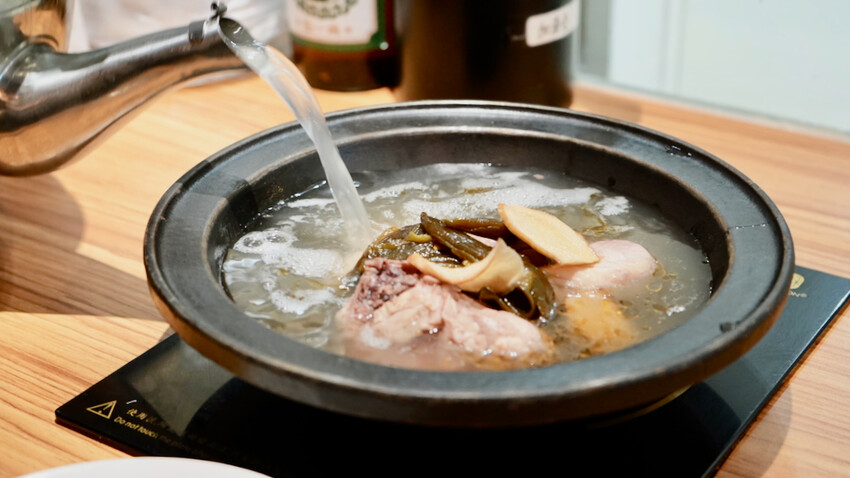 [林口火鍋] 超人氣排隊名店「狂一鍋 台式火鍋」不限時吃到飽 中午限定鍋物只要299元！