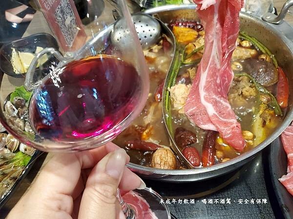 西恩那微甜紅葡萄酒-孫太太嚴選超市火鍋桃園店 (1).jpg