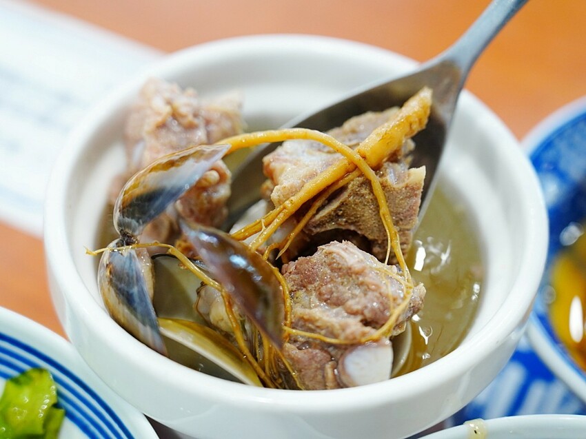 台中市北屯區王爺王肉羹|水湳市場旁必吃米糕、魚翅肉羹排隊小吃|台中水湳美食地圖