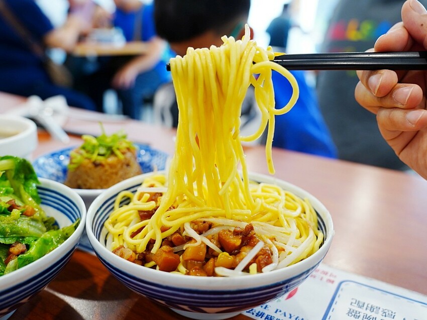 台中市北屯區王爺王肉羹|水湳市場旁必吃米糕、魚翅肉羹排隊小吃|台中水湳美食地圖