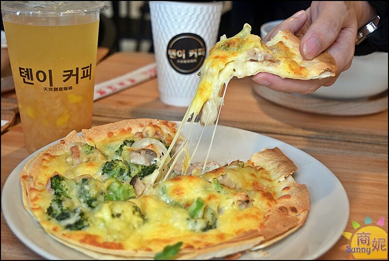 天奕創意料理咖啡|吃過一次就記住!韓文招牌賣義式料理台灣麵食.必點溫州大餛飩、超厚切XO醬牛肉燉飯-商妮吃喝遊樂