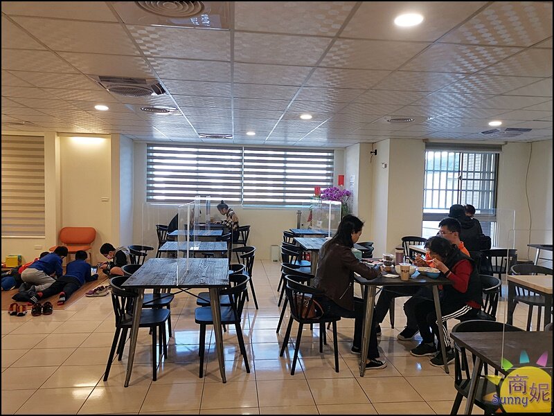 天奕創意料理咖啡|吃過一次就記住!韓文招牌賣義式料理台灣麵食.必點溫州大餛飩、超厚切XO醬牛肉燉飯-商妮吃喝遊樂