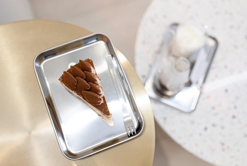 茶加咖啡搭配上奶變茶拿鐵,可創造幾十種獨特口味變化,時尚現代風格的咖啡廳 |255LAB café & light bar 二五五實驗所