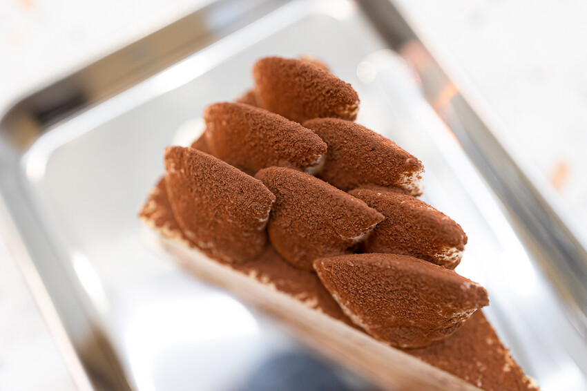 茶加咖啡搭配上奶變茶拿鐵,可創造幾十種獨特口味變化,時尚現代風格的咖啡廳 |255LAB café & light bar 二五五實驗所