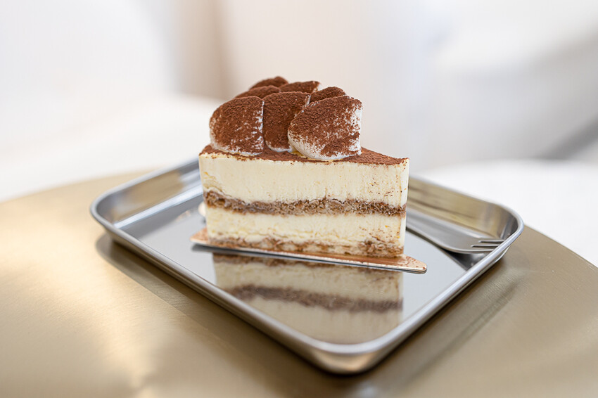 茶加咖啡搭配上奶變茶拿鐵,可創造幾十種獨特口味變化,時尚現代風格的咖啡廳 |255LAB café & light bar 二五五實驗所