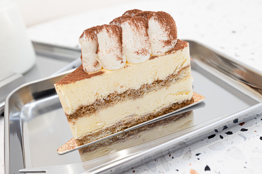 茶加咖啡搭配上奶變茶拿鐵,可創造幾十種獨特口味變化,時尚現代風格的咖啡廳 |255LAB café & light bar 二五五實驗所