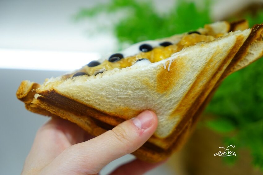 【樂兔洋食行x滿滿奶酥moomoo】遠百竹北必吃美食 顛覆味蕾的熱壓吐司不只是吐司！竹北美食/新竹美食/園區下午茶外送 - Cutier吃飯中 樂兔洋食行與滿滿奶酥在新開幕的「遠百竹北」推出季節限定品