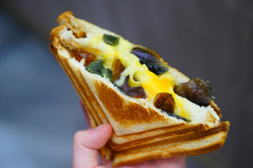 【樂兔洋食行x滿滿奶酥moomoo】遠百竹北必吃美食 顛覆味蕾的熱壓吐司不只是吐司！竹北美食/新竹美食/園區下午茶外送 - Cutier吃飯中 樂兔洋食行與滿滿奶酥在新開幕的「遠百竹北」推出季節限定品